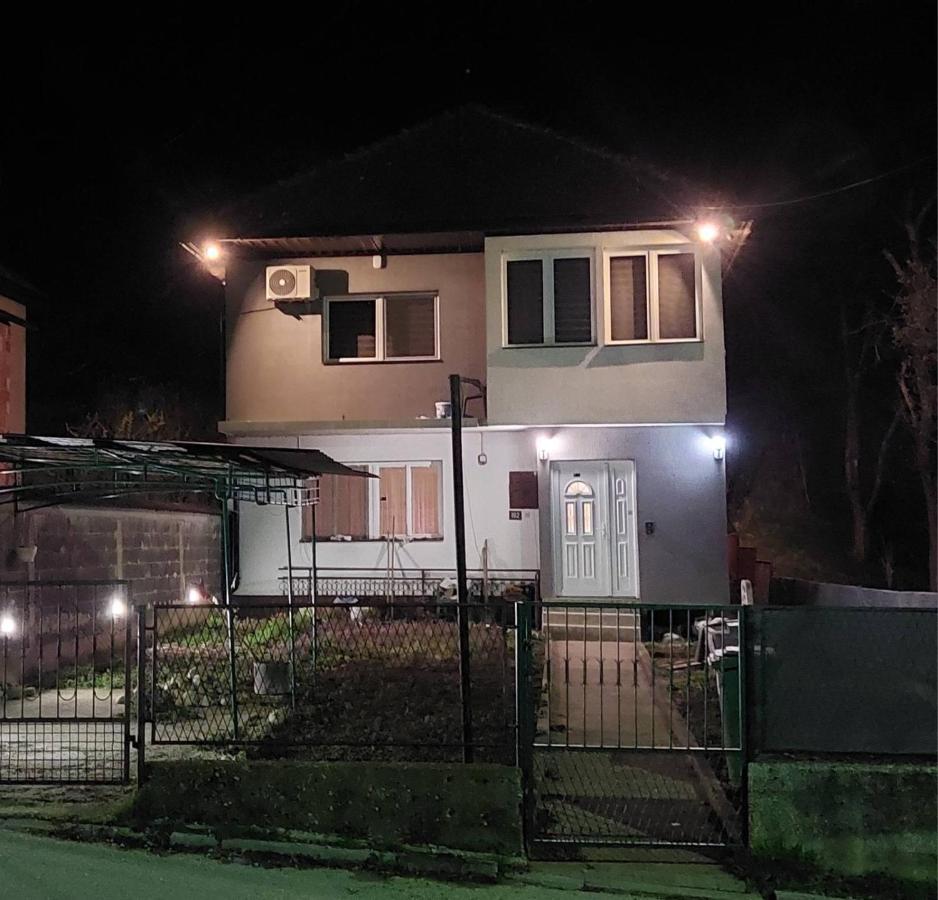 L'Appartement De La Pyramide Du Soleil Visoko Exteriör bild